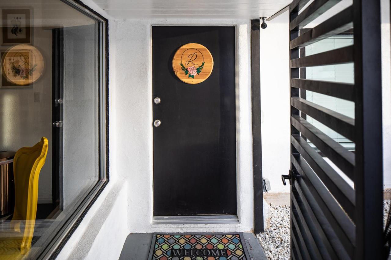 Mid-Century Modern Home In Beautiful La Quinta Exterior photo